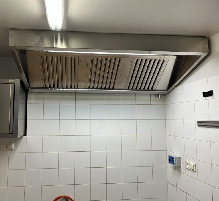 Instalation d'une hotte pour un restaurateur